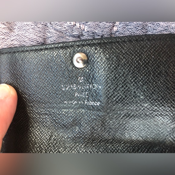 EUC Authentic Louis Vuitton Graphite Key Case - Picture 6 of 11